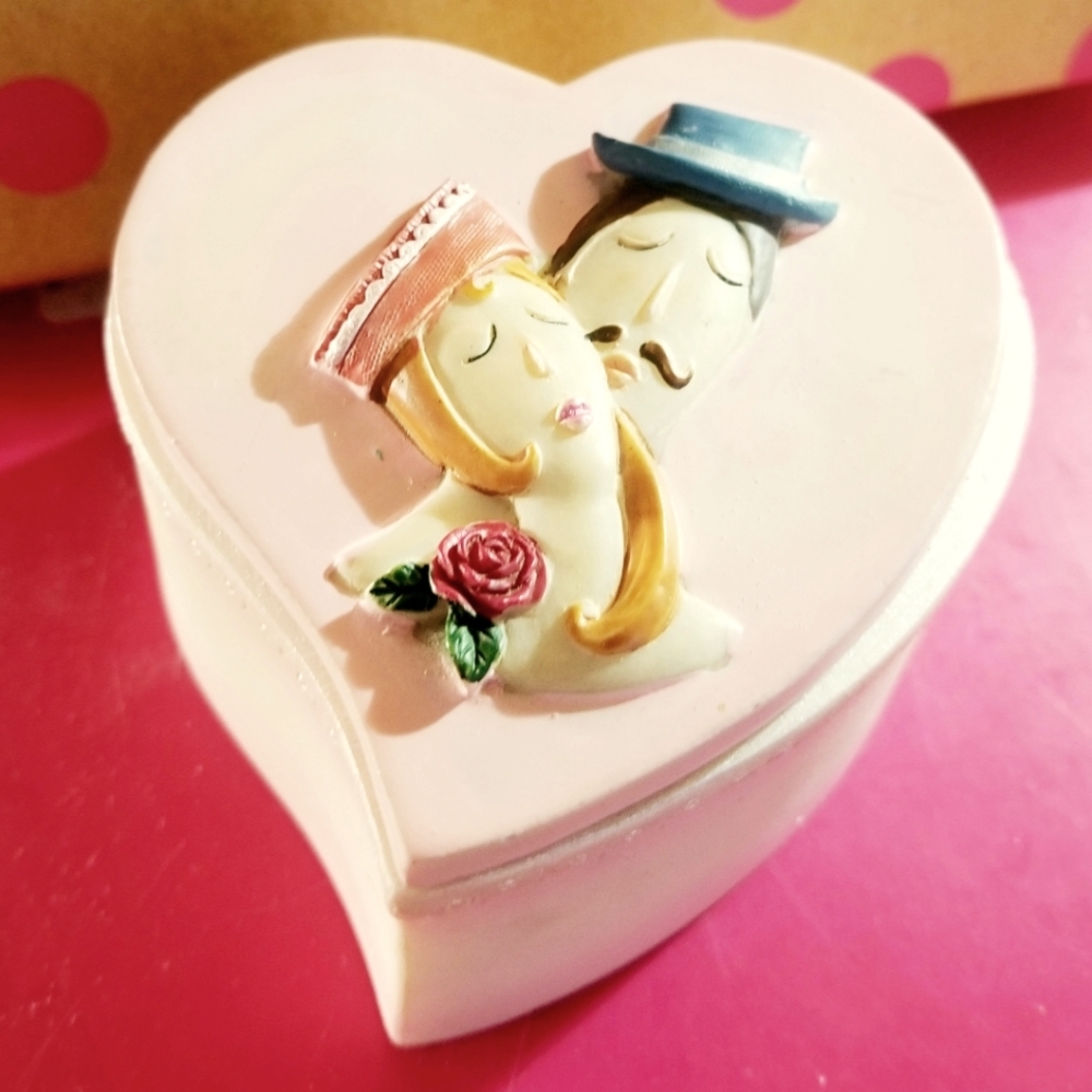 Heart trinket box
